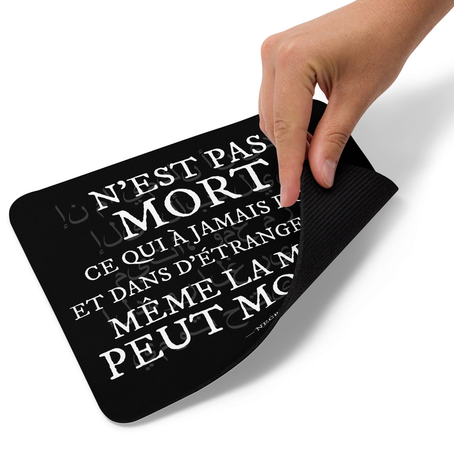 « N’est pas mort… » – Le verset du Necronomicon en arabe et en français Tapis de souris